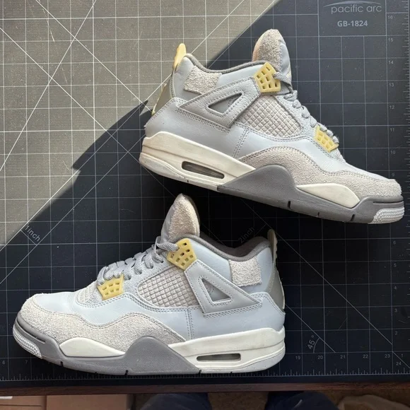 Jordan 4 Retro SE Craft Photon Dust